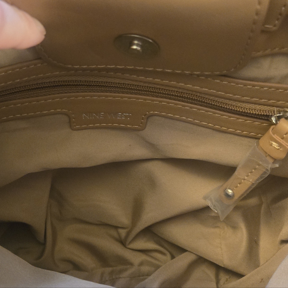 Nine West Take A Lift Crossbody Bag Tan W/ Black Tassles NWOT - Picture 4 of 7